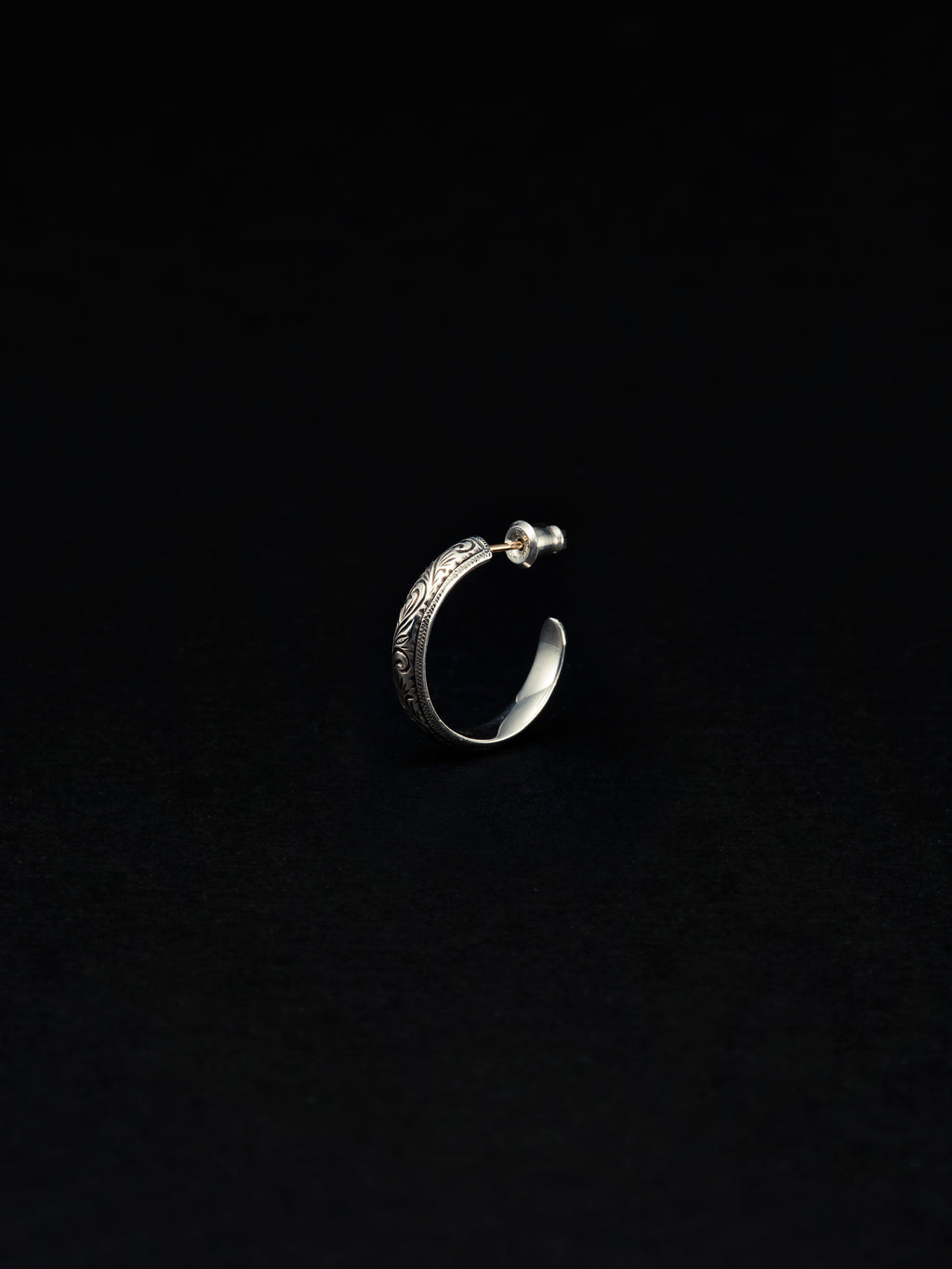 Engraved Hoop Earring (Single) | Antidote(アンチドート)