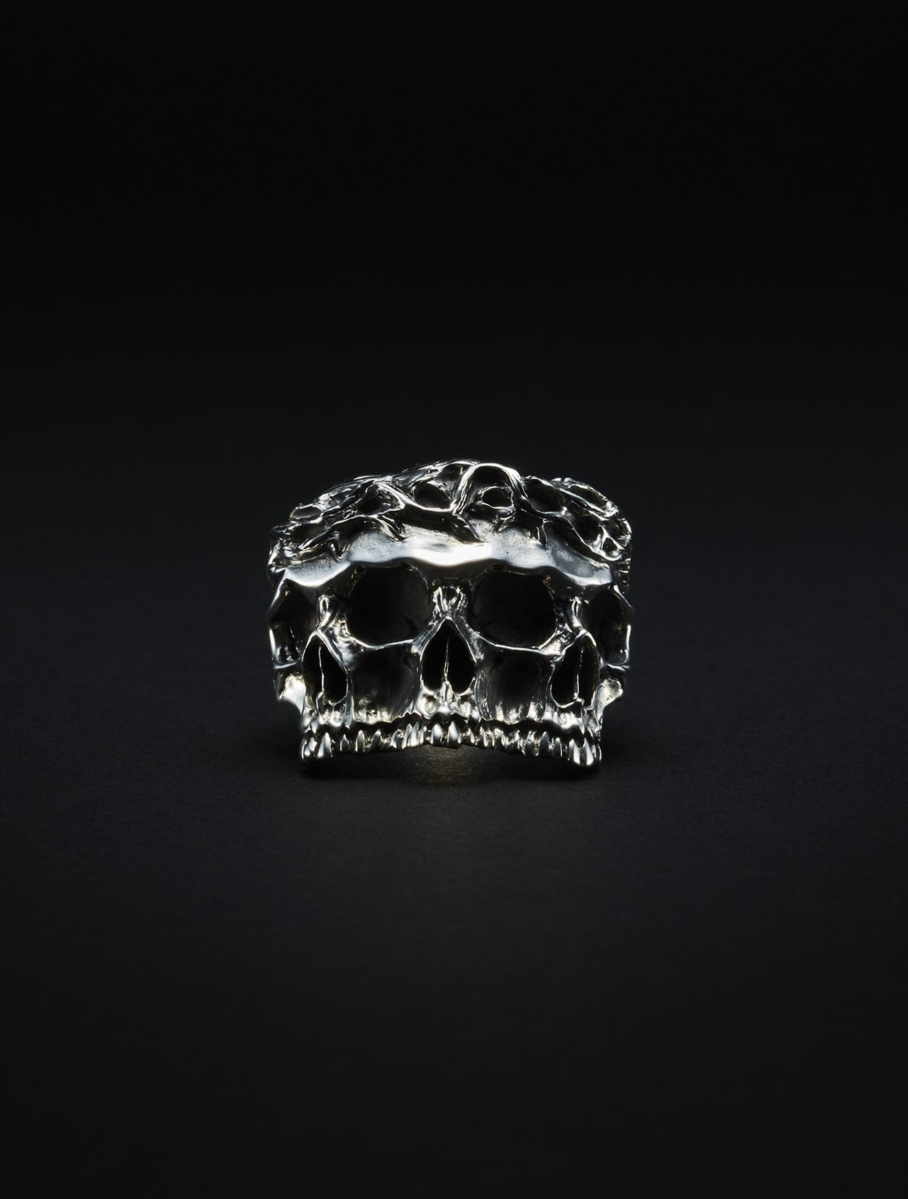 Engraved Calvary Skull Ring | Antidote(アンチドート)